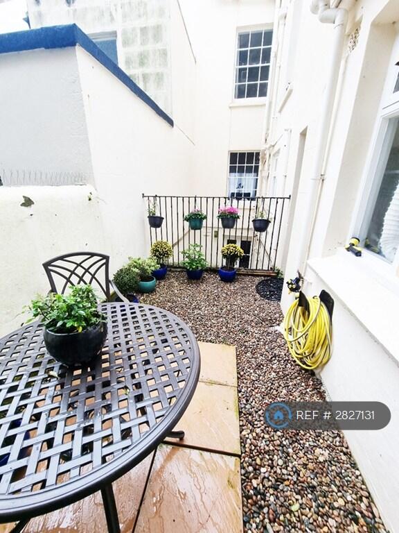 1 bedroom house share for rent