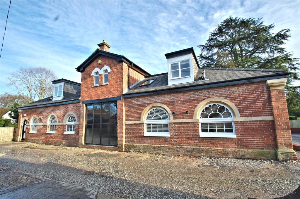 Main image of property: The Street, Crowmarsh Gifford