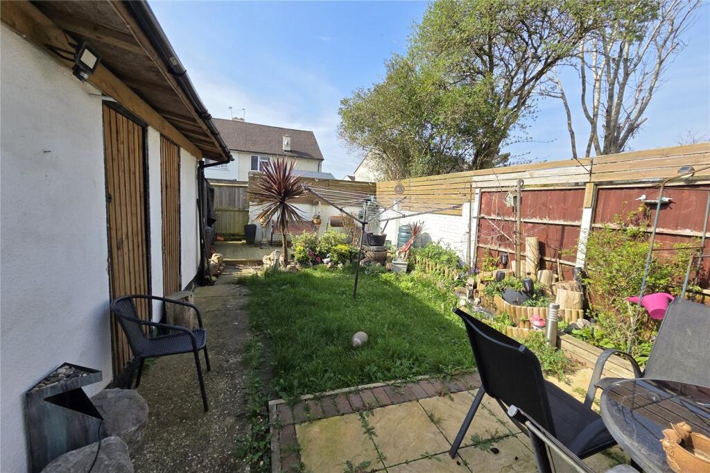 Dunsbury Way, Havant, Hampshire, PO9 photo 4
