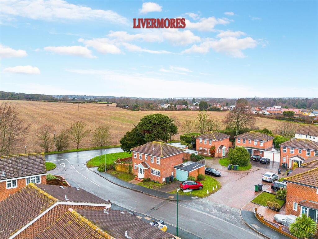 House in Dartford, Hook Green, Wilmington - View 2