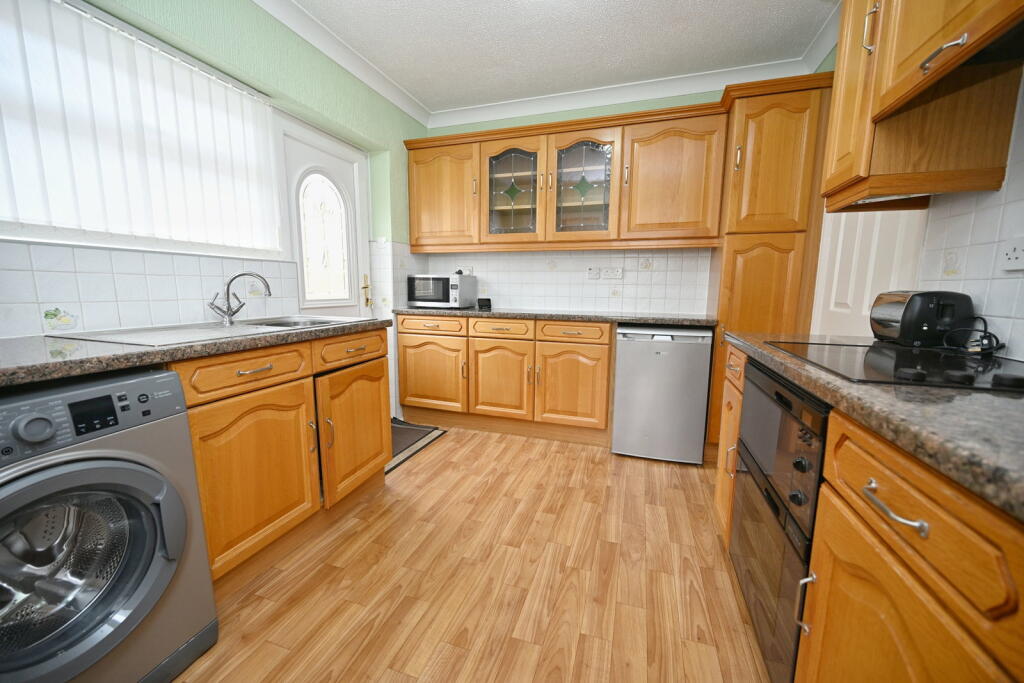 House in Barnsley, Barugh Green - View 4