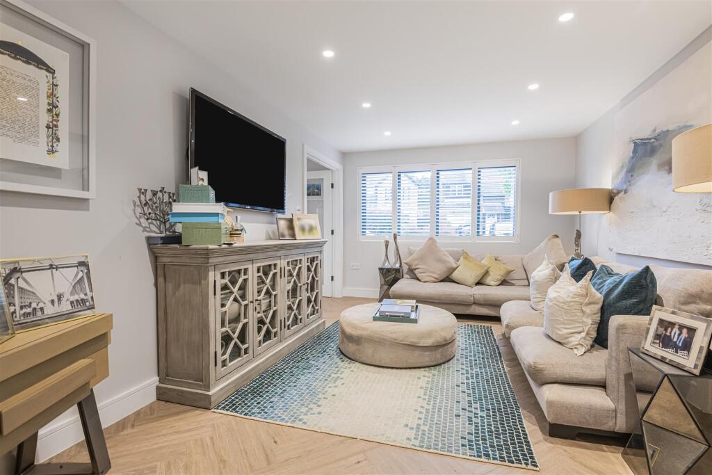 House in Watford - View 5
