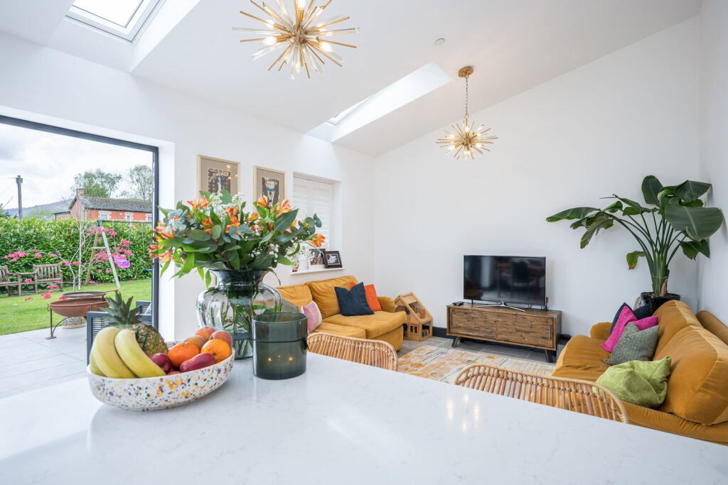 House in Newport - View 3