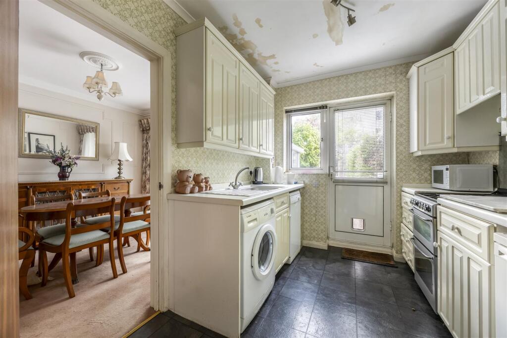 House in Gloucester - View 5