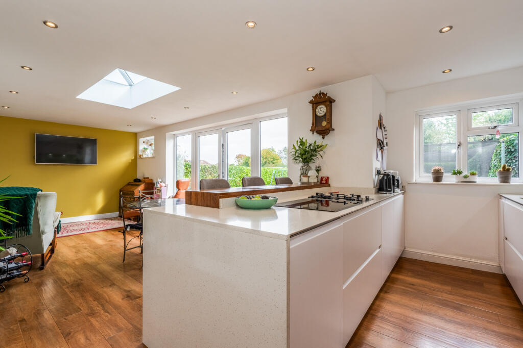 House in Worcester - View 3