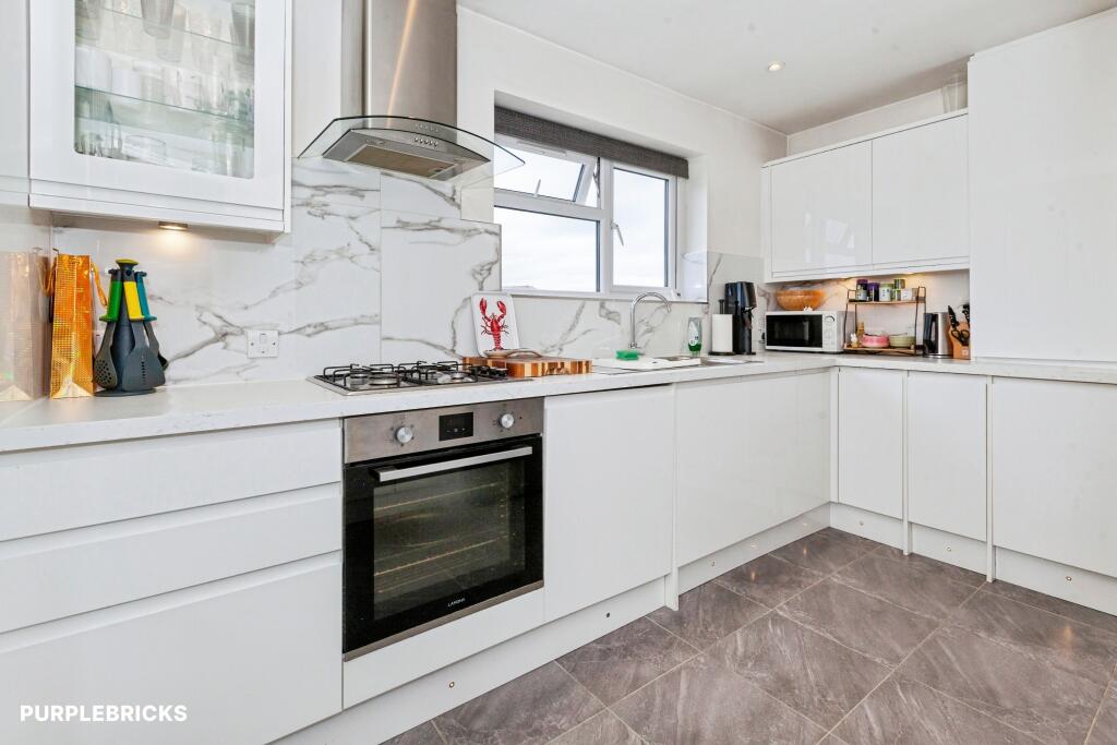 Apartment in Slough - View 5