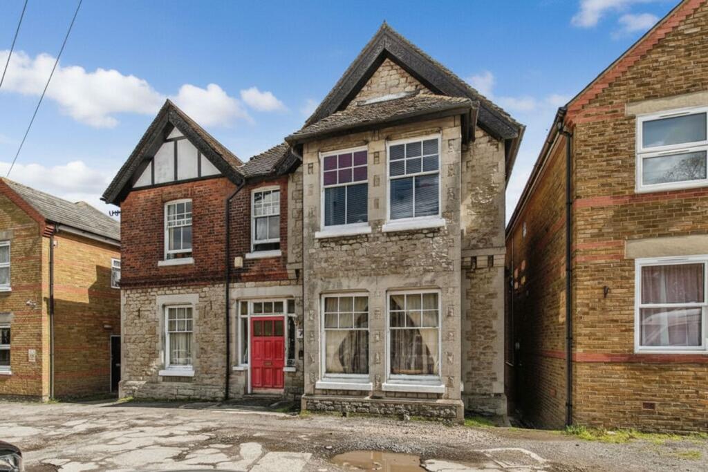 Main image of property: London Road, Maidstone, ME16