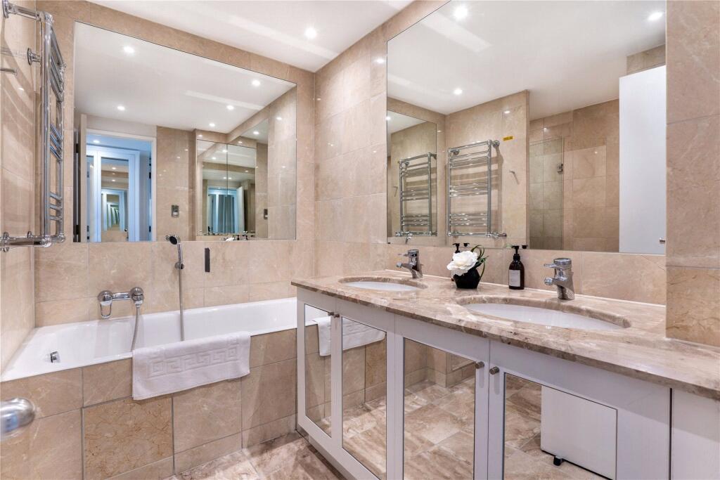 Apartment in London, Canary Wharf - More