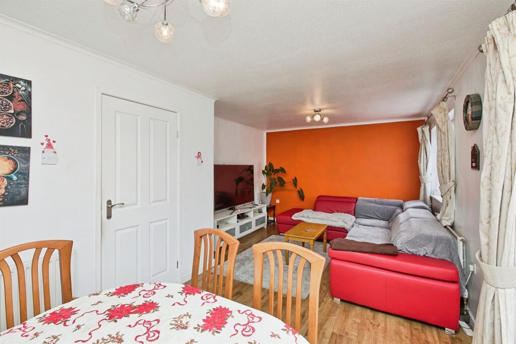 House in East Staffordshire, Winshill - More
