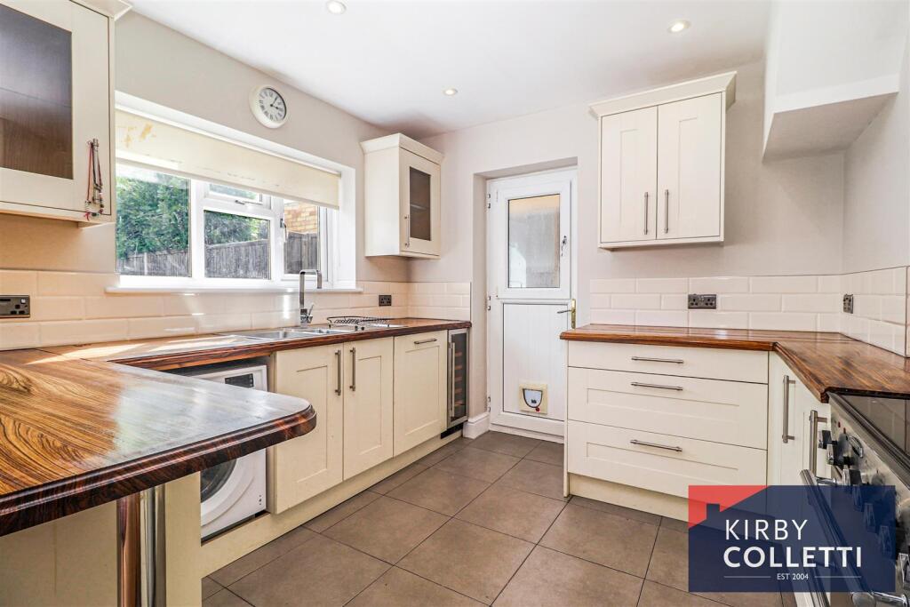 House in Broxbourne, Hertfordshire - View 5