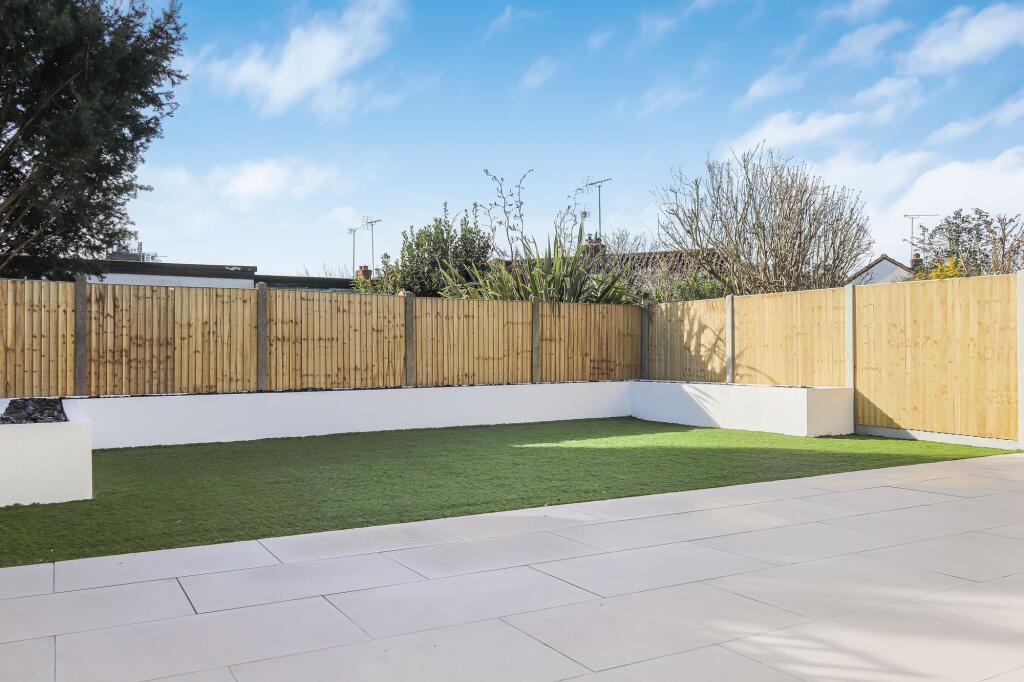 House in Southend-on-Sea - View 4