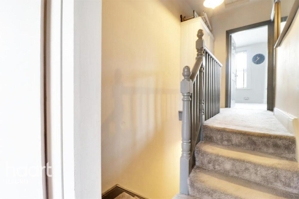 Apartment in Ilford - View 4