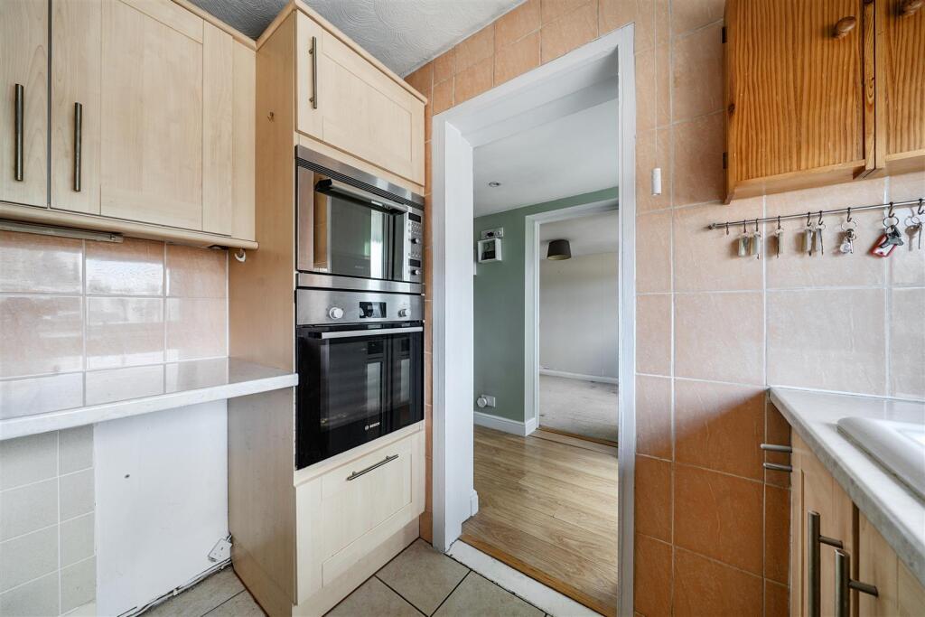 House in Clapham - More