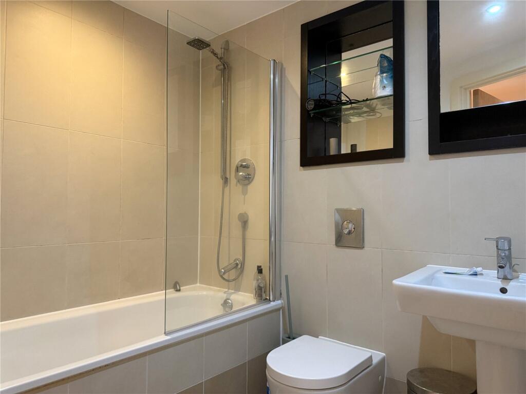Apartment in Leeds, Steander, Richmond Hill - More