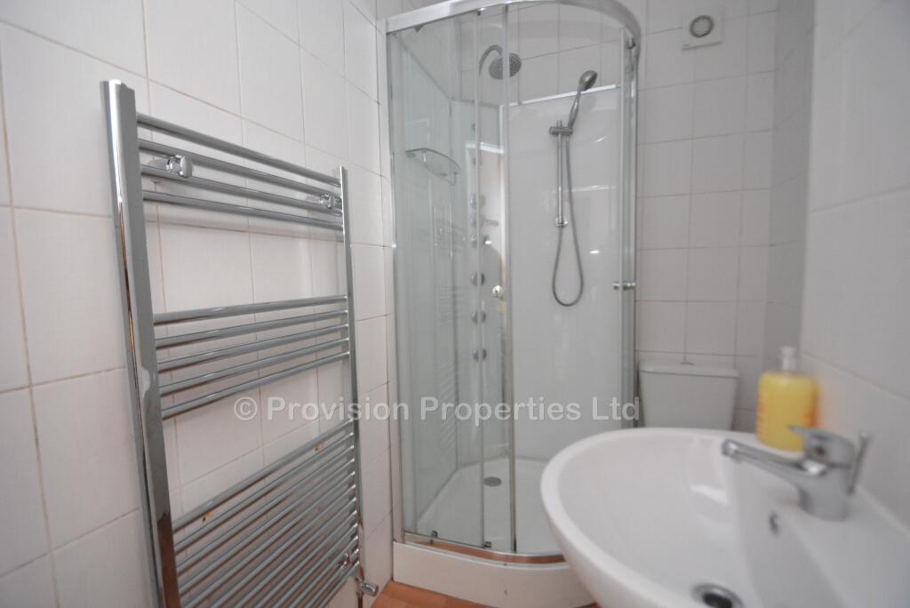 8 bedroom terraced house for rent
