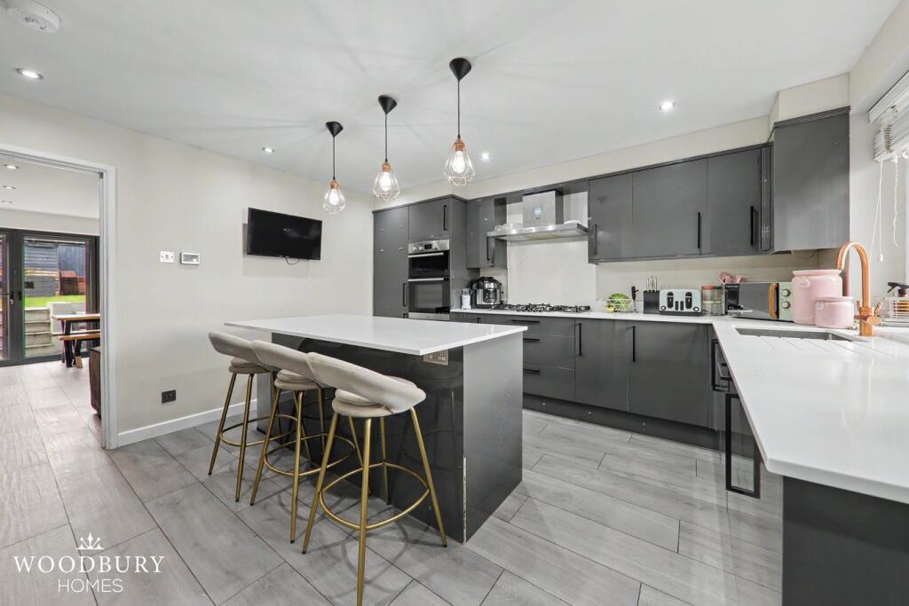 Thatchers Close, Loughton, IG10 photo 3