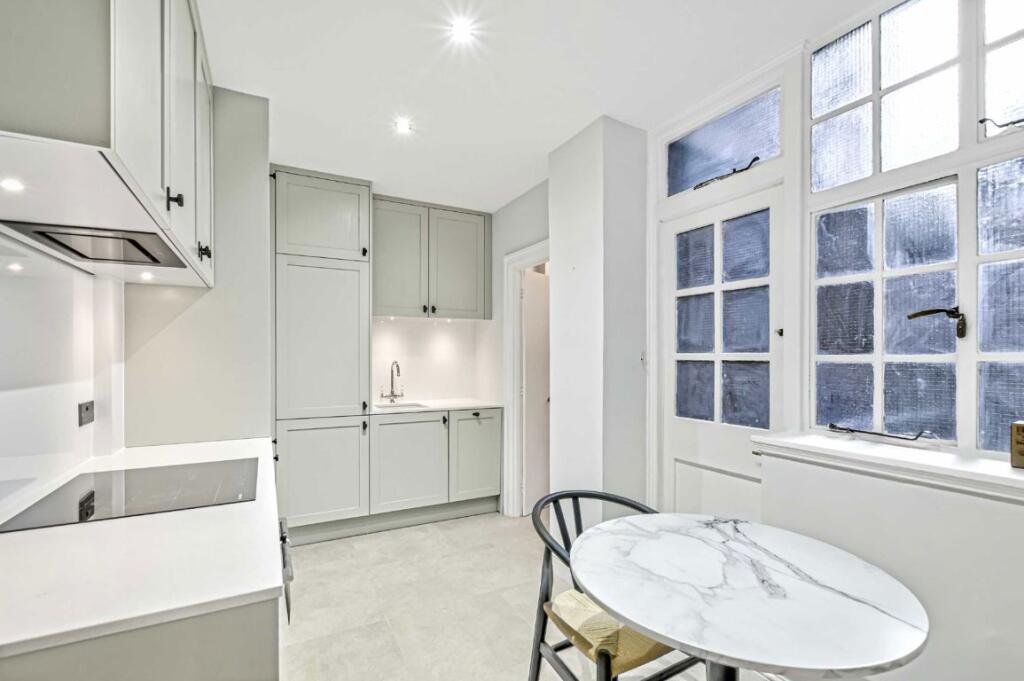 Apartment in London, Mayfair - View 4
