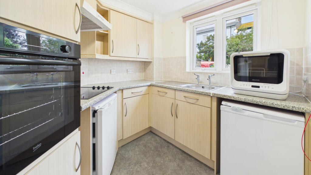 Apartment in Truro - View 4