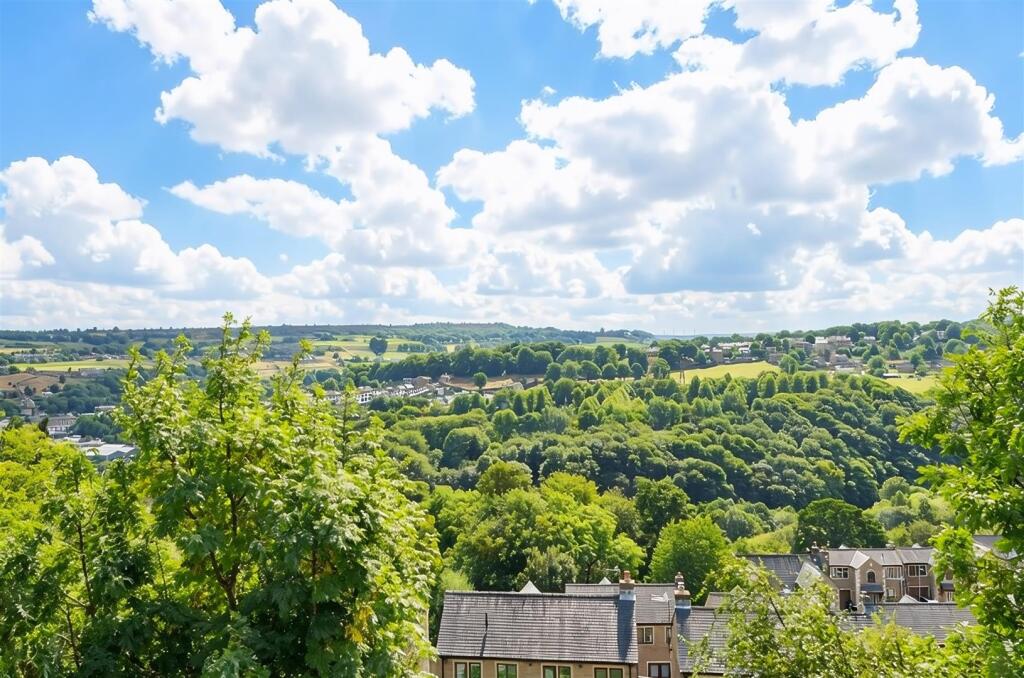 House in Calderdale, Barwood, Friendly - View 4