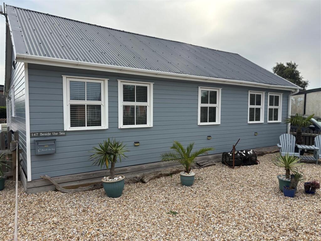 Main image of property: 147 Main Road, Humberston Fitties, Humberston, Grimsby, N.E. Lincs, DN36 4HD