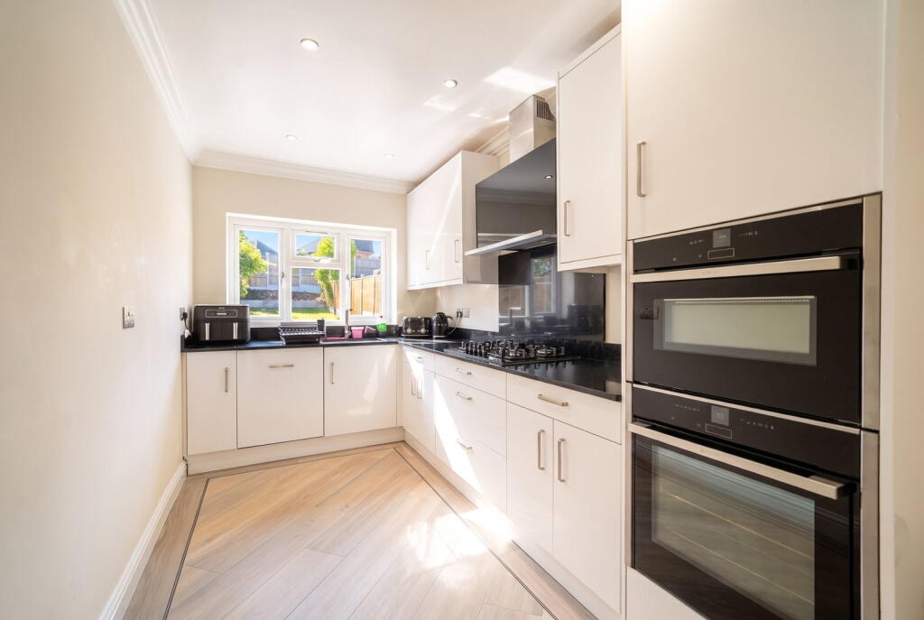 House in Solihull, Haslucks Green - More