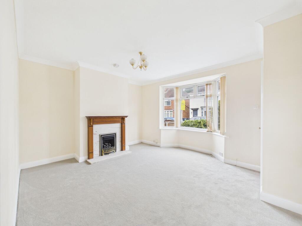House in Gedling, Nottinghamshire - More