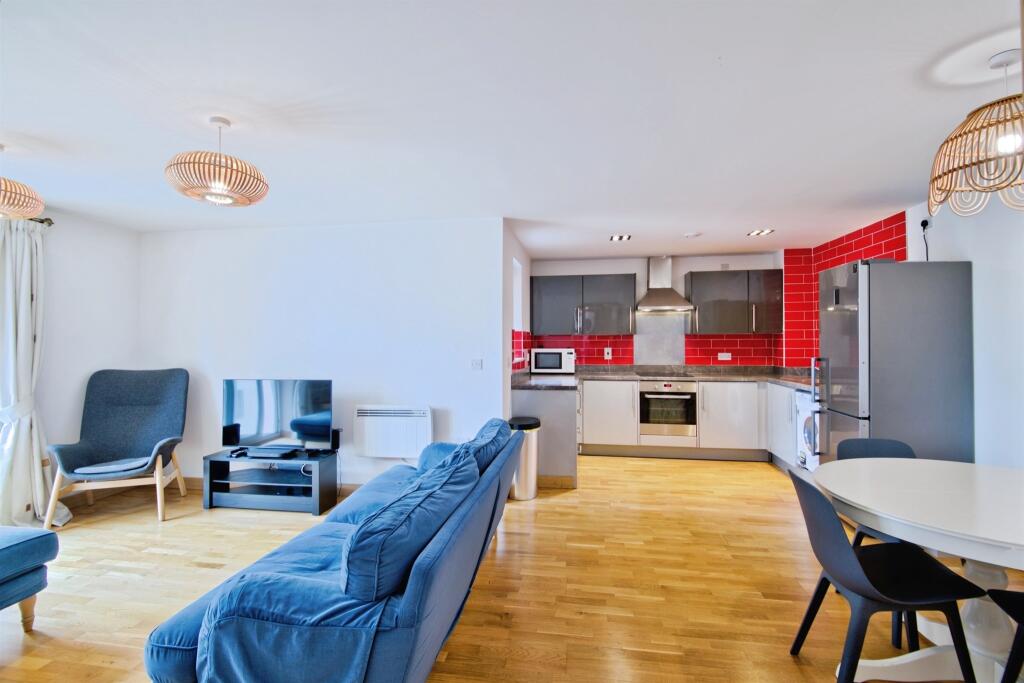 Apartment in Colchester, Hythe - View 2