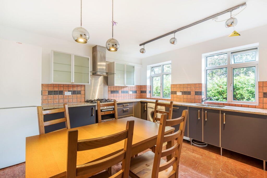 Apartment in London - View 5