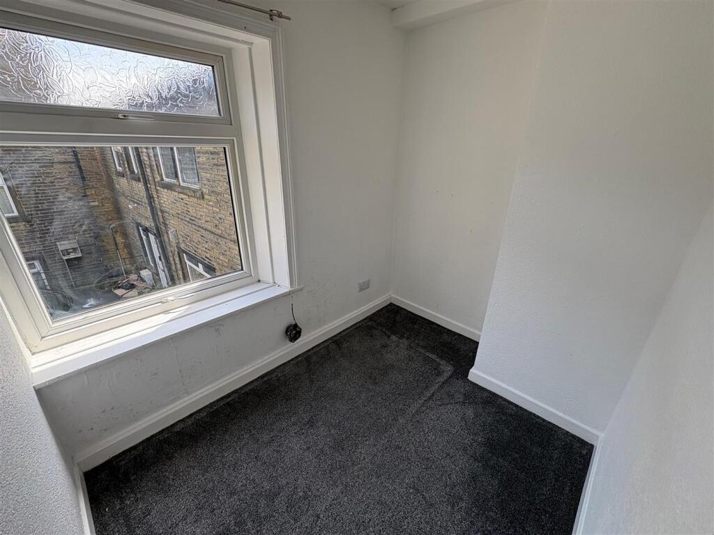 High Street Place, Queensbury photo 5