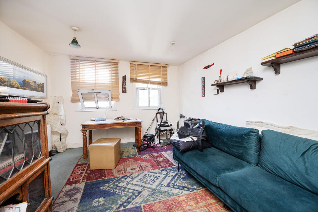 1-bed flat on Hayfield Passage , E1, Tower Hamlets, London, E1, £325,000