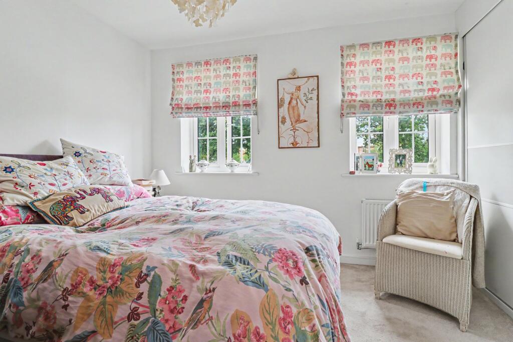 House in Eastleigh, Fair Oak and Horton Heath - More