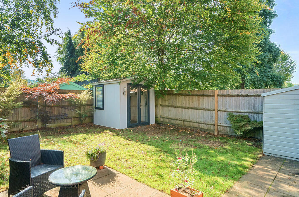 Saxon Close, Catteshall Lane, Godalming, Surrey, GU7 photo 4