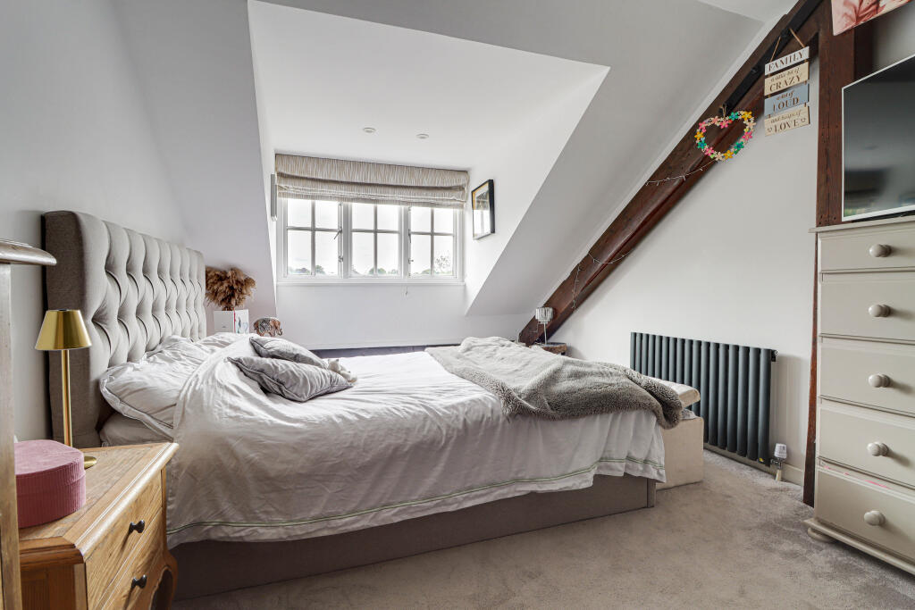 Apartment in St Albans - More