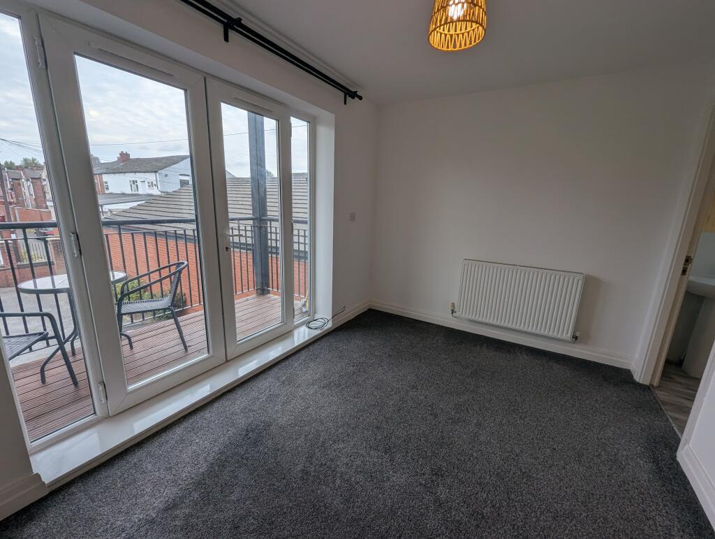 Apartment in Bolton, New Bury - View 4