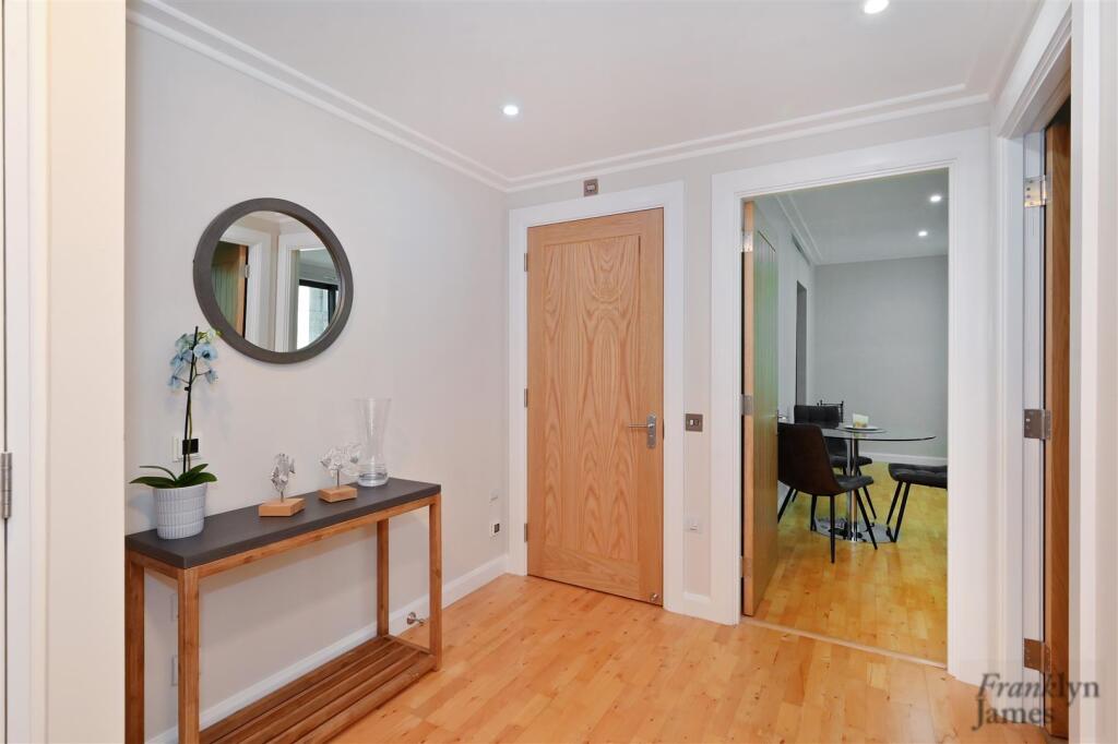 Apartment in London - More