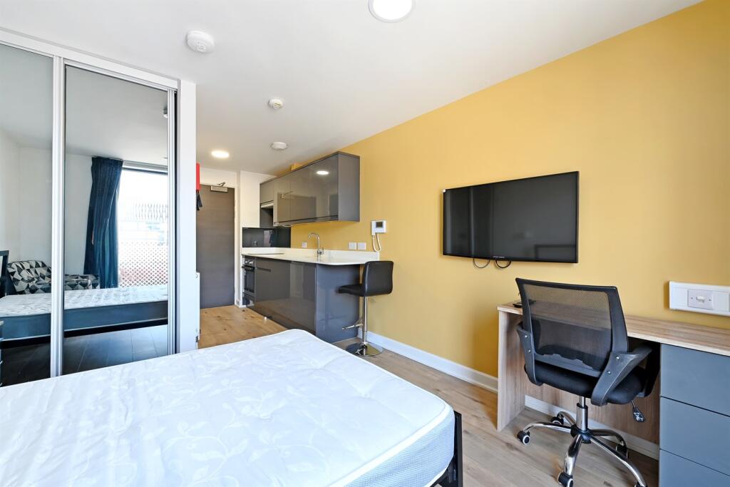 Apartment in Sheffield - View 4