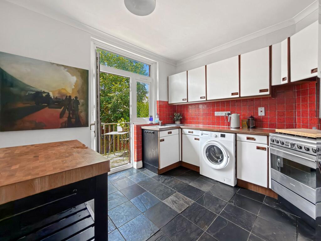 Apartment in Hove, Aldrington - More