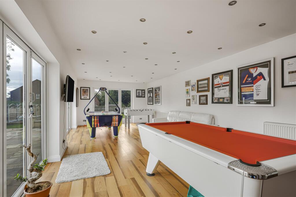 House in Leeds, Austhorpe - View 3