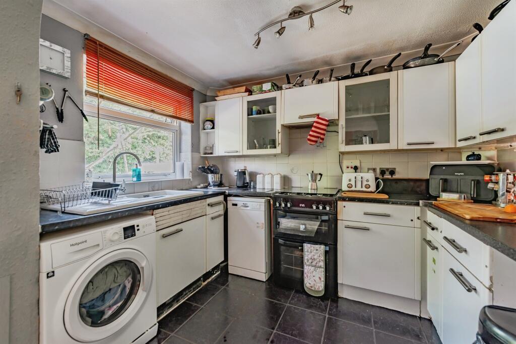 House in Crawley, Broadfield - View 4