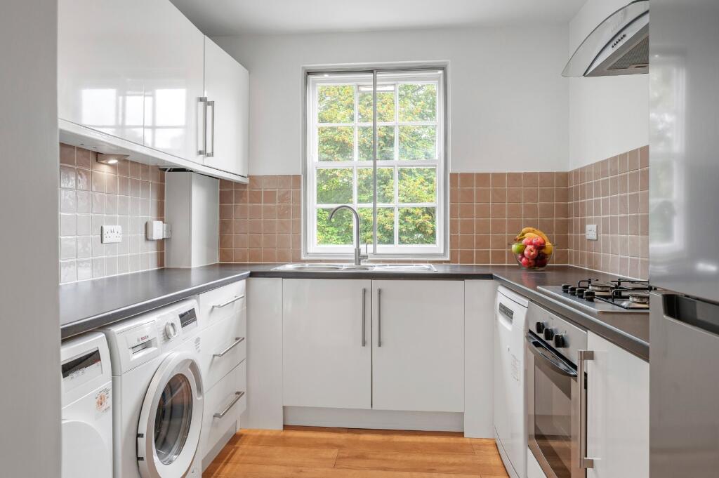 Apartment in London - View 5