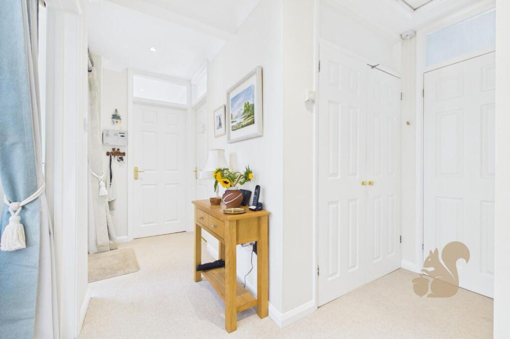 Woodfield Drive, West Mersea, CO5 photo 4