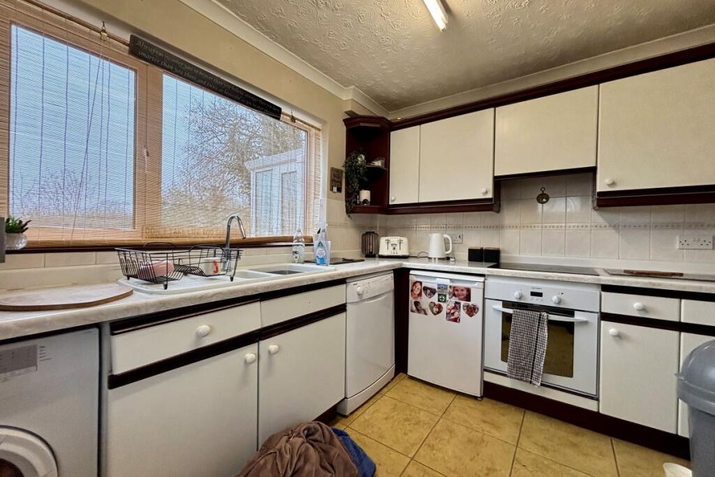 1 Oddcroft, Colne Engaine, Colchester, Essex, CO6 2ET photo 3