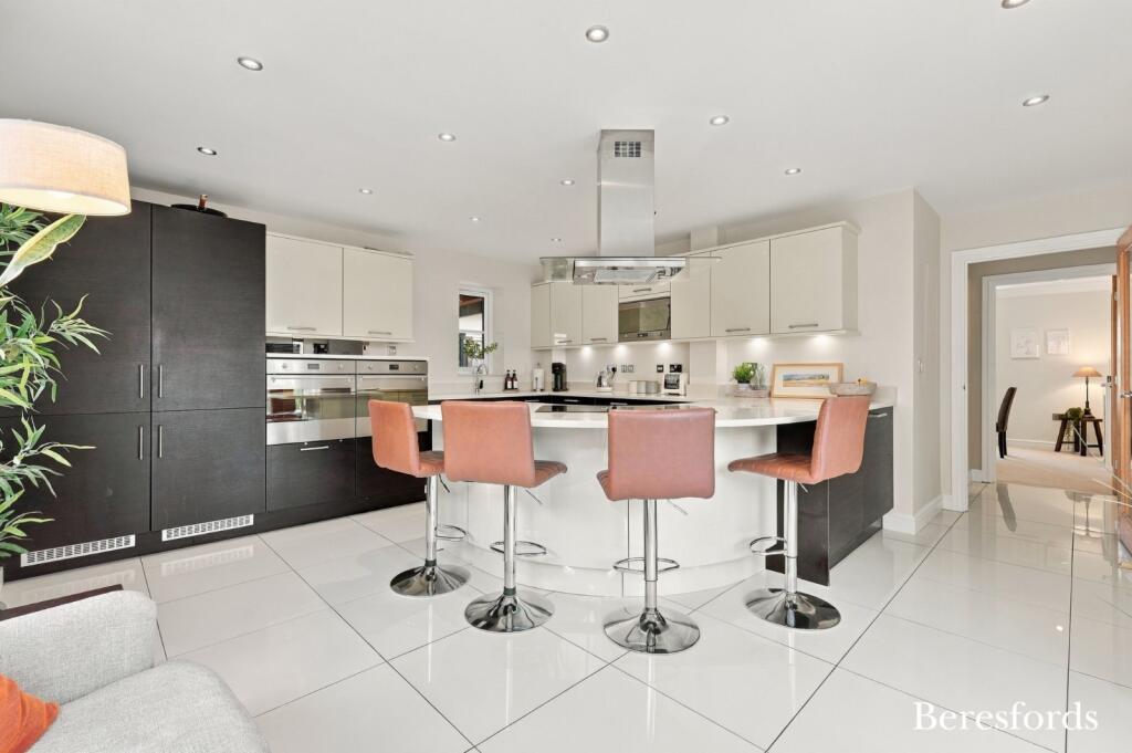 House in Basildon, Billericay - View 4
