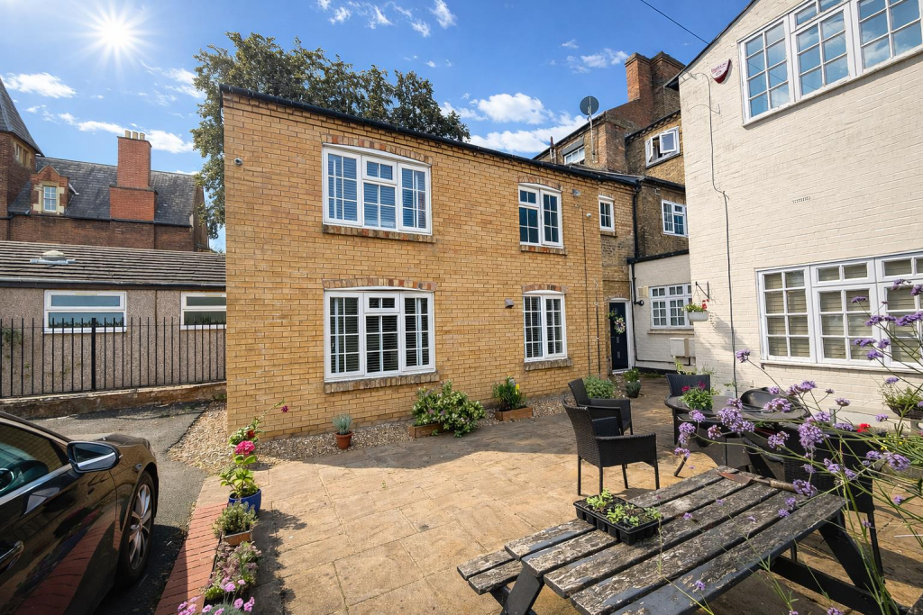 Main image of property: Flat 3, 23, Warwick Street, Rugby, Warwickshire, C