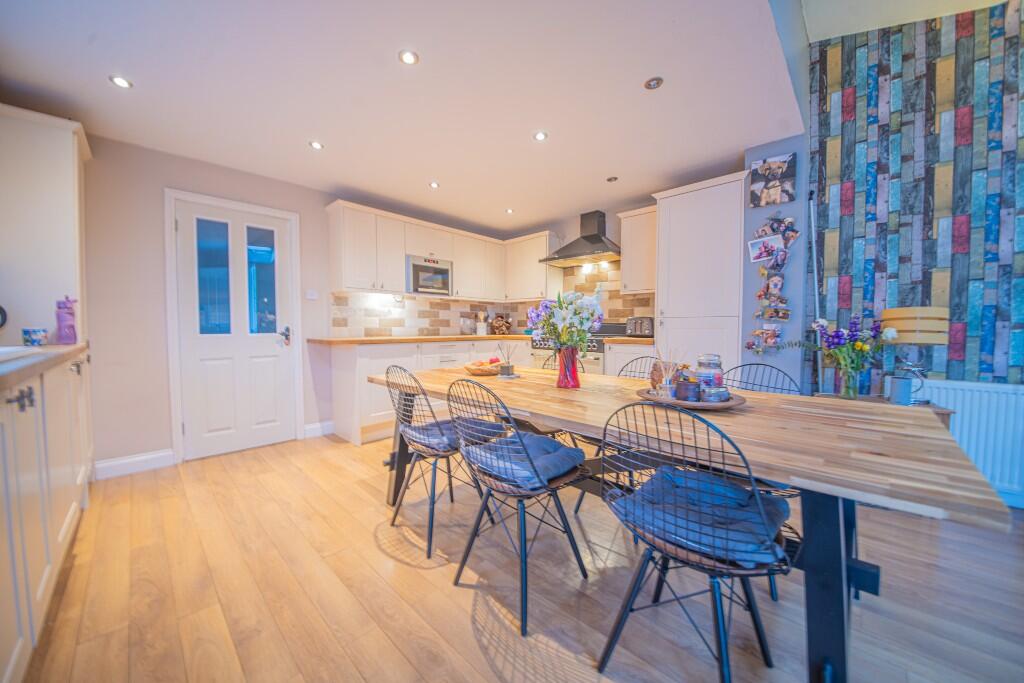 Ash Close, Colden Common, SO21 photo 3