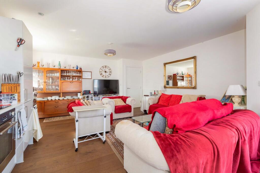 Apartment in Slough - View 5