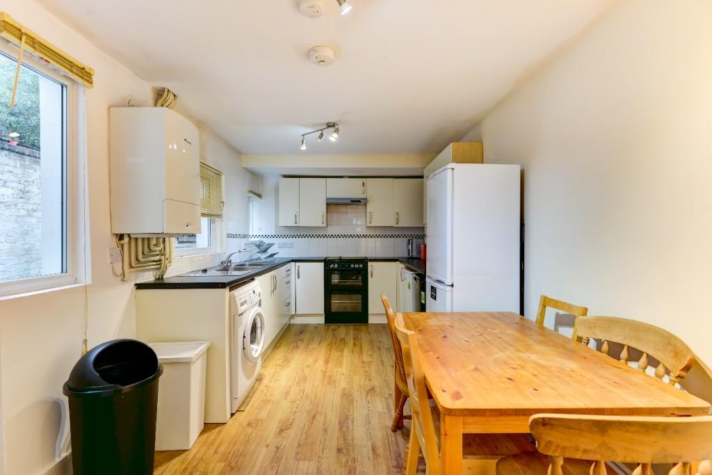 House in Brighton, Round Hill - More