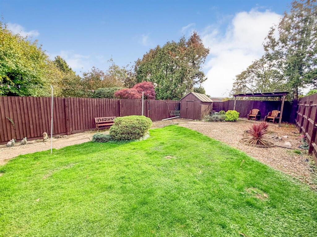 Katrine Close, Corby photo 4