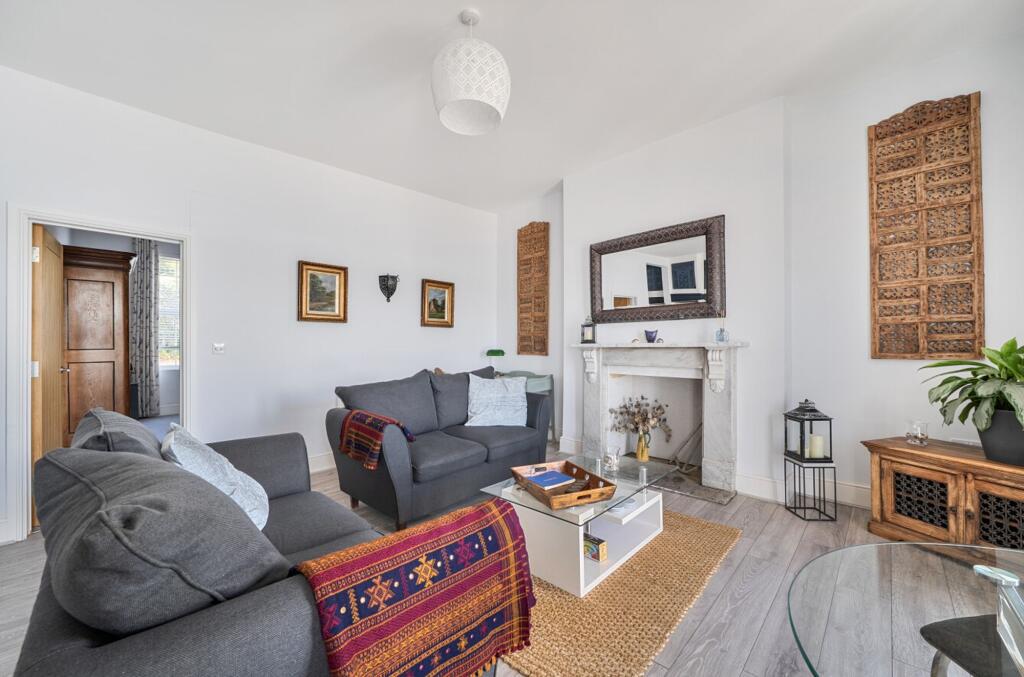 Apartment in Sandgate, Golden Valley - More