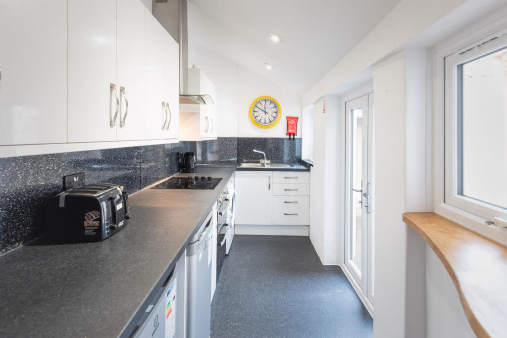 4 Old Park Road, Exeter, EX4 - View 2